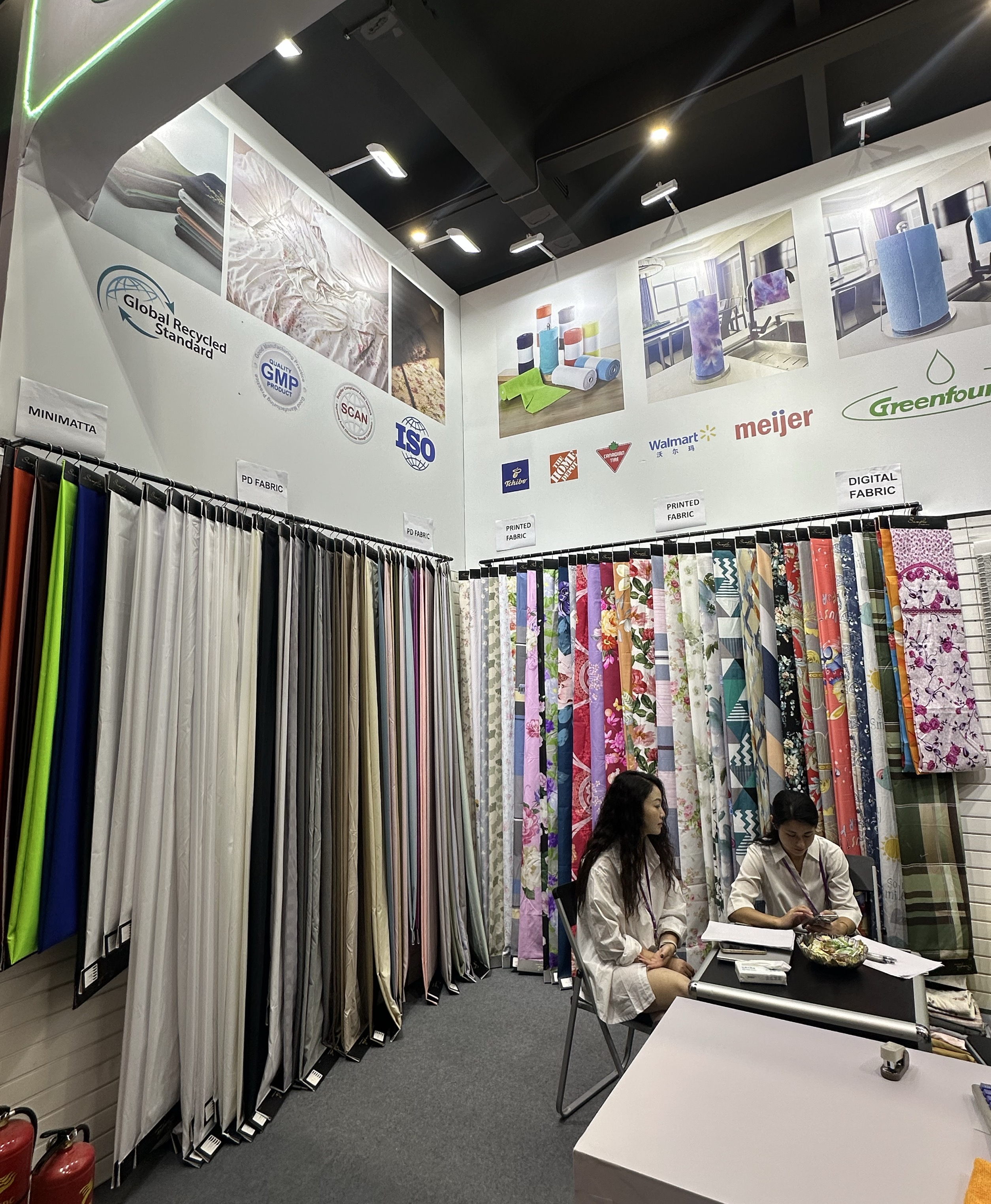 تدعوكم شركة Changxing Dinghao Textile إلى معرض كانتون